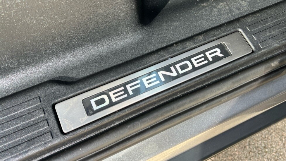 Used Land Rover Defender 2024 for sale - 76487394: Photo 23
