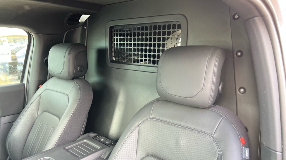 Used Land Rover Defender 2024 for sale - 76487394: Photo 4