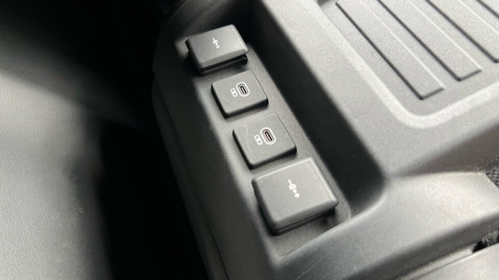 Used Land Rover Defender 2024 for sale - 76487394: Photo 46