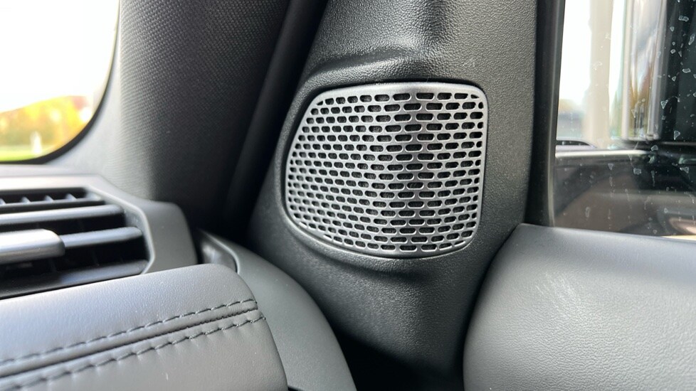 Used Land Rover Defender 2024 for sale - 76487394: Photo 47