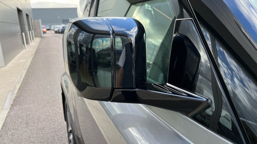 Used Land Rover Defender 2024 for sale - 76487394: Photo 51