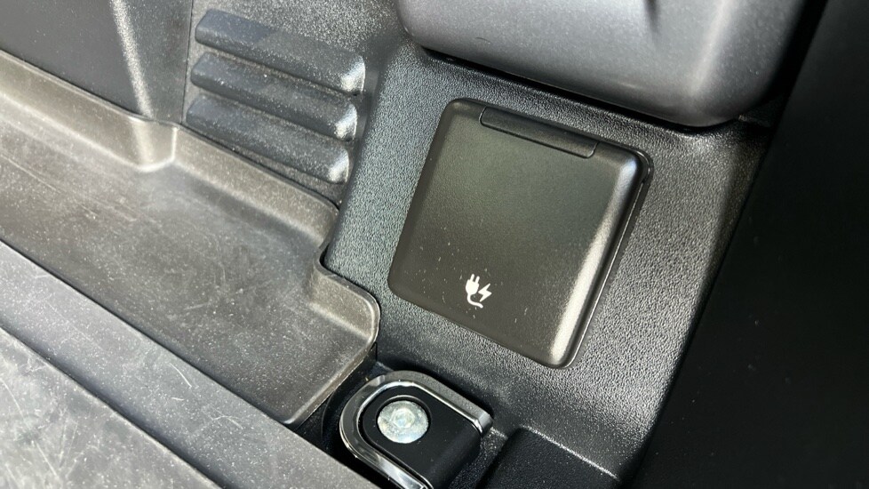 Used Land Rover Defender 2024 for sale - 76487394: Photo 56