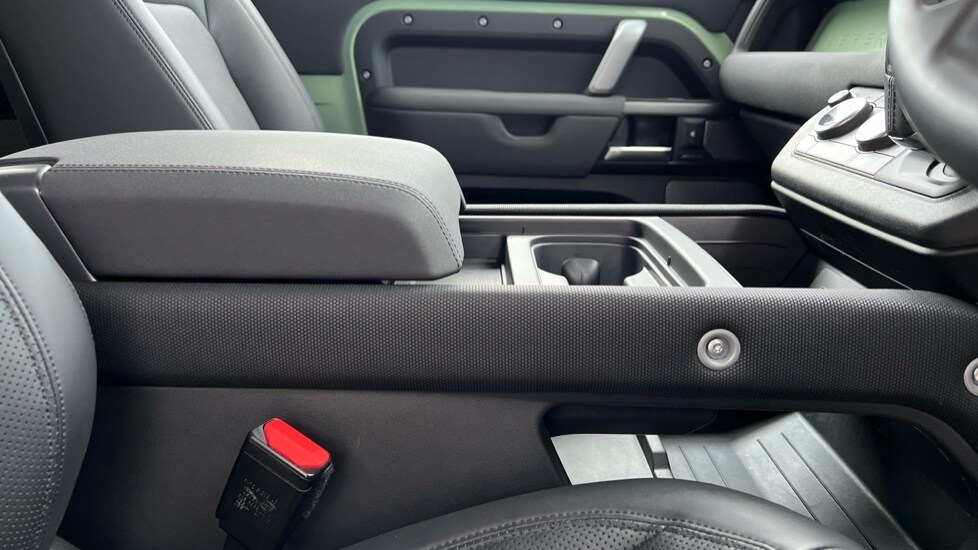 Used Land Rover Defender 2023 for sale - 77018310: Photo 21