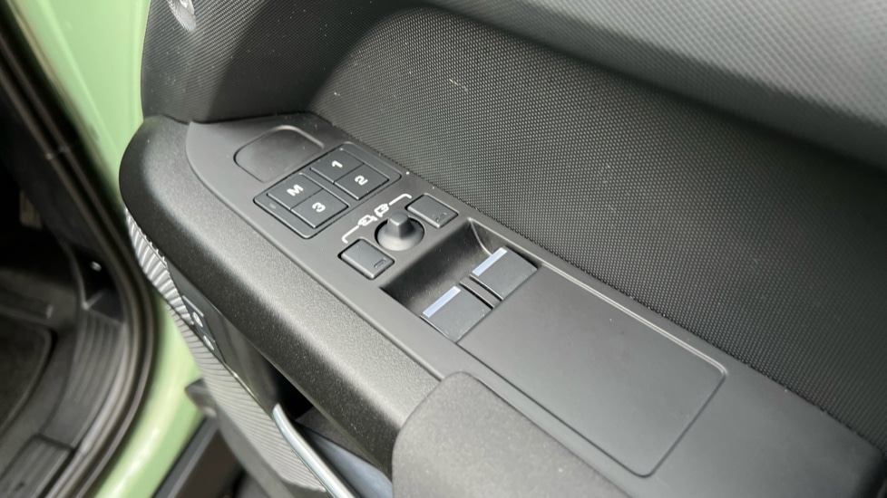 Used Land Rover Defender 2023 for sale - 77018310: Photo 34