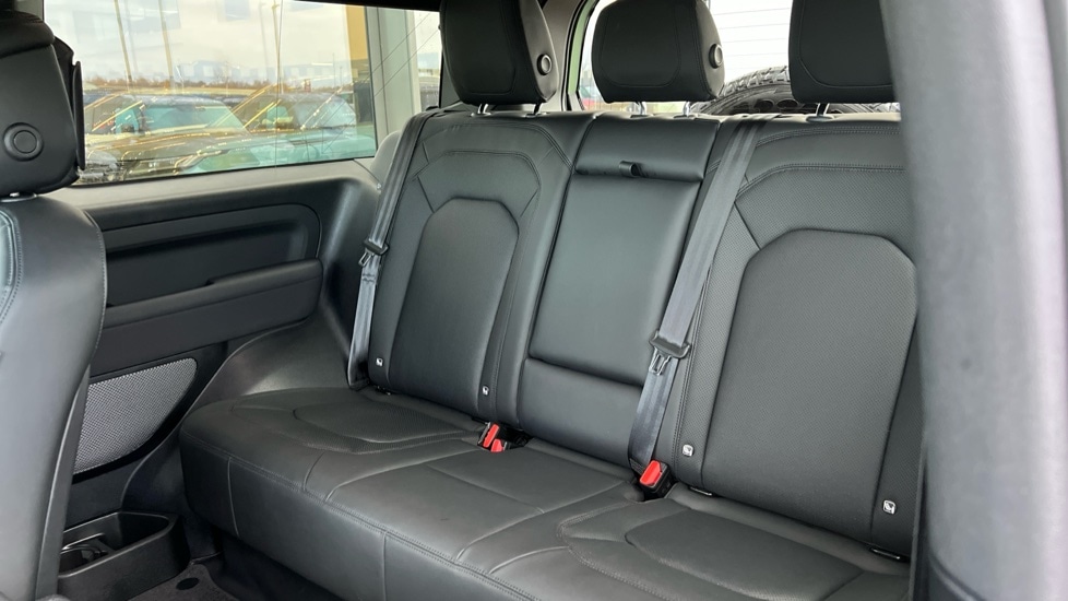 Used Land Rover Defender 2023 for sale - 77018310: Photo 4