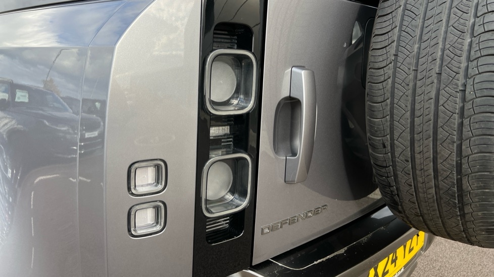 Used Land Rover Defender 2024 for sale - 75902066: Photo 19