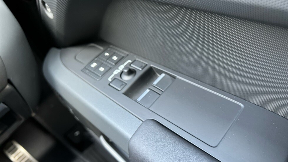 Used Land Rover Defender 2024 for sale - 75902066: Photo 34