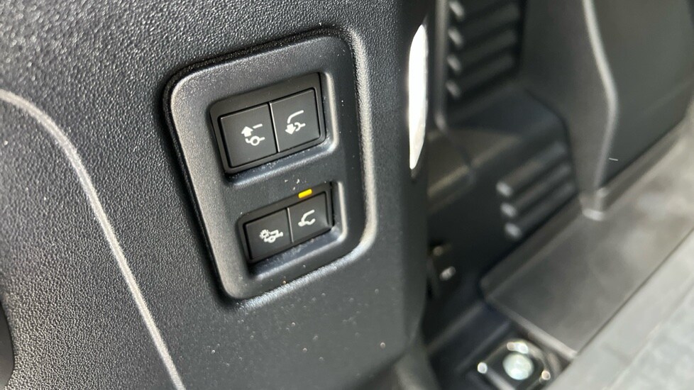 Used Land Rover Defender 2024 for sale - 75902066: Photo 58