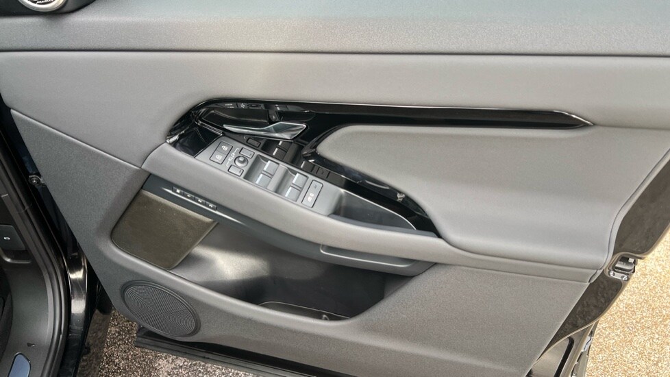 Used Land Rover Range Rover Evoque 2025 for sale - 76872516: Photo 34
