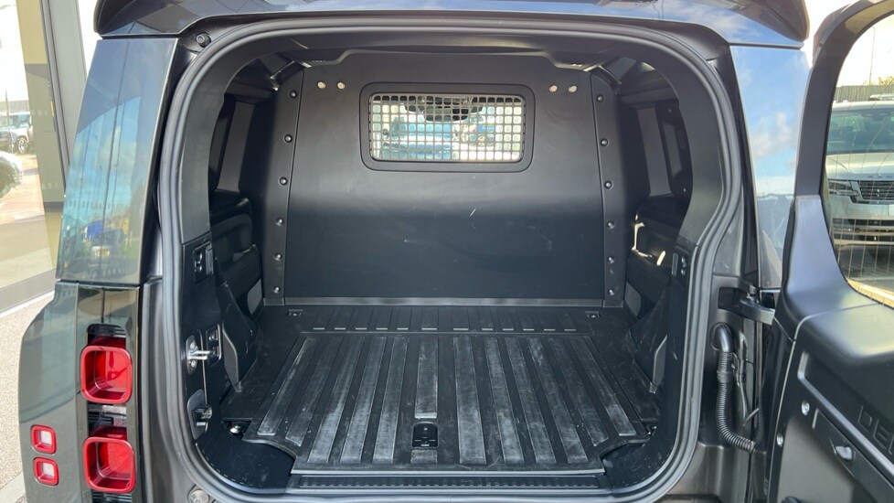 Used Land Rover Defender 2024 for sale - 76384431: Photo 10