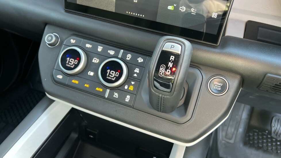 Used Land Rover Defender 2024 for sale - 76384431: Photo 13