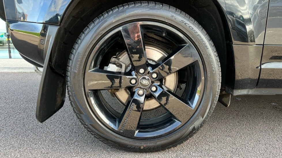 Used Land Rover Defender 2024 for sale - 76384431: Photo 31