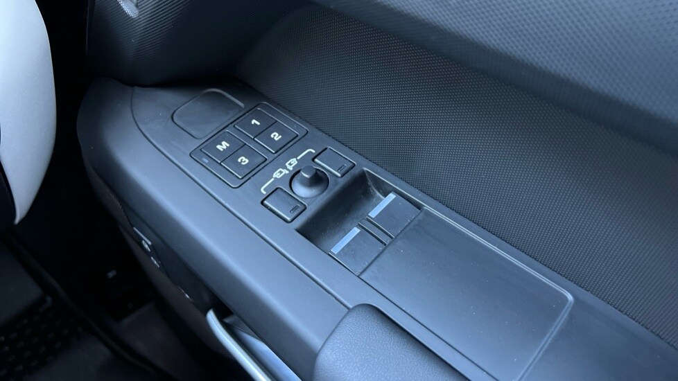 Used Land Rover Defender 2024 for sale - 76384431: Photo 34