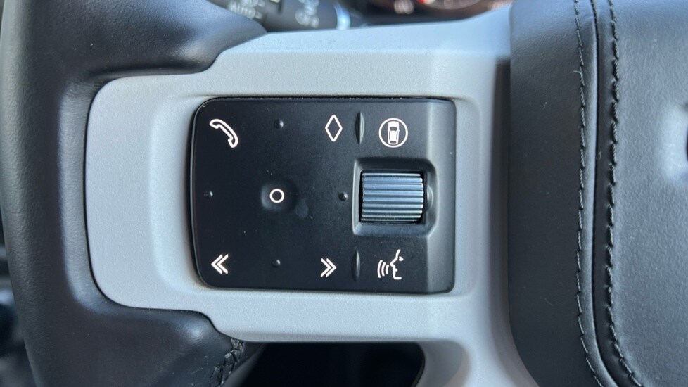 Used Land Rover Defender 2024 for sale - 76384431: Photo 36