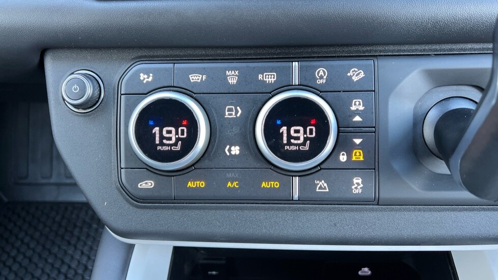 Used Land Rover Defender 2024 for sale - 76384431: Photo 42