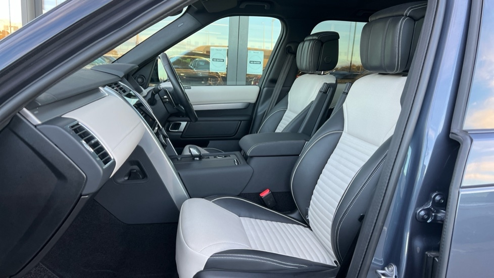 Used Land Rover Discovery 2023 for sale - 76872055: Photo 3