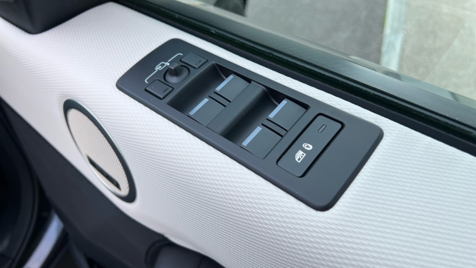 Used Land Rover Discovery 2023 for sale - 76872055: Photo 35