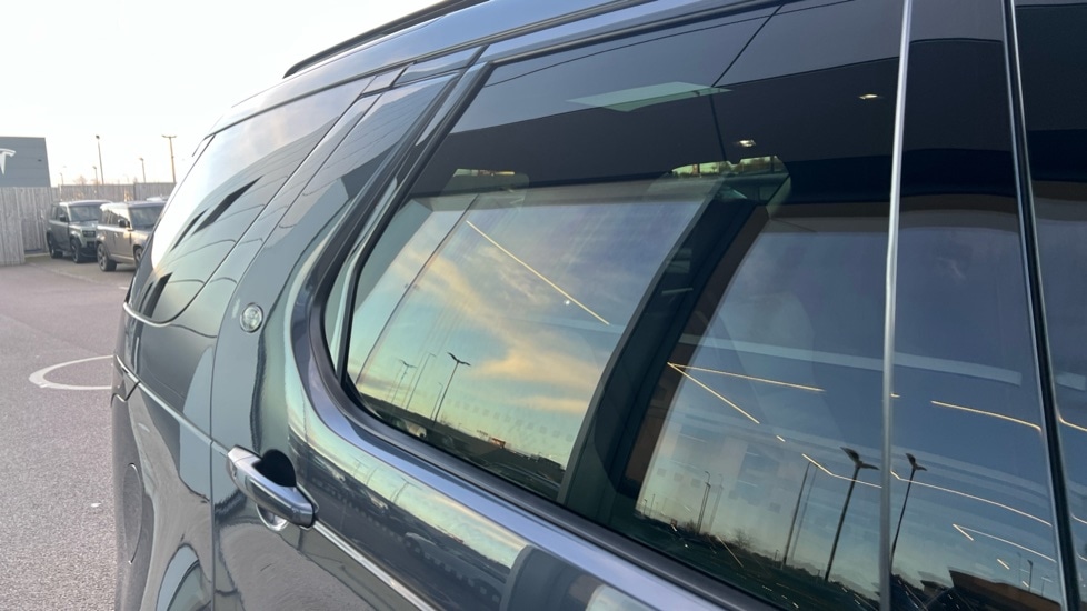 Used Land Rover Discovery 2023 for sale - 76872055: Photo 58