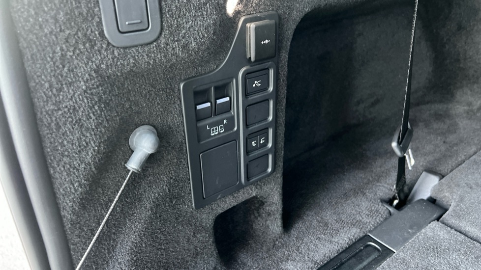 Used Land Rover Discovery 2023 for sale - 76872055: Photo 64