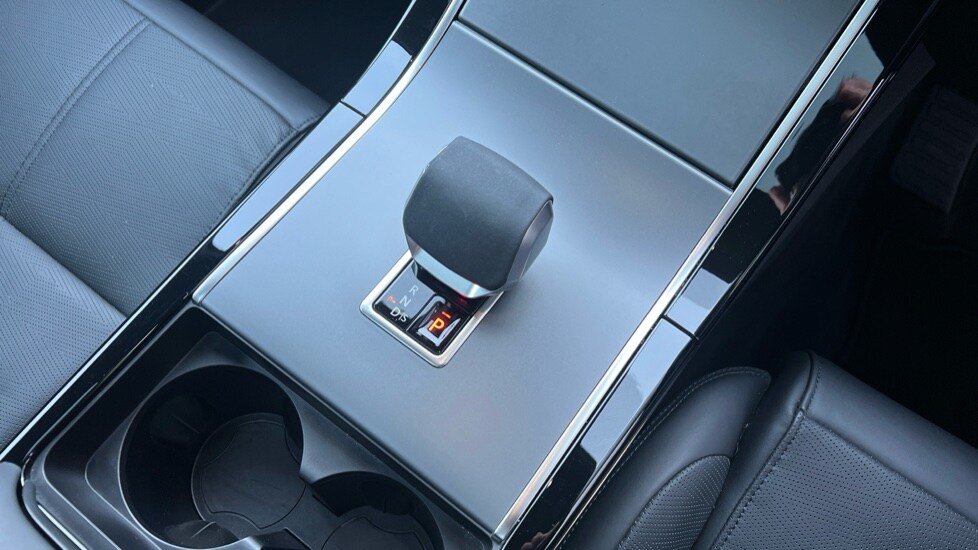 Used Land Rover Range Rover Velar 2024 for sale - 76874079: Photo 13