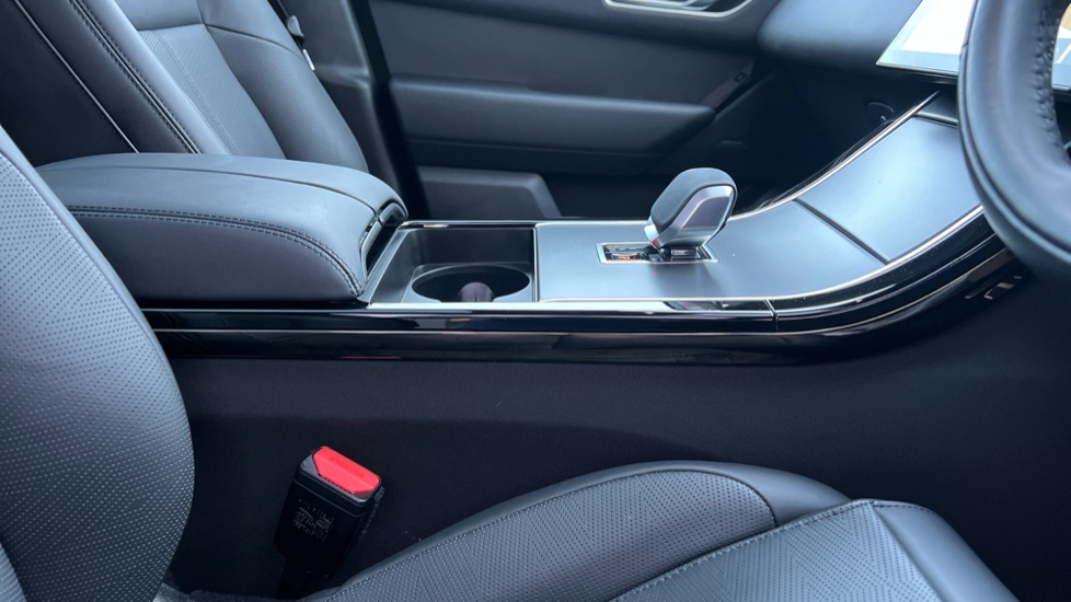 Used Land Rover Range Rover Velar 2024 for sale - 76874079: Photo 22