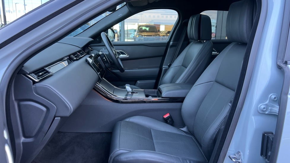 Used Land Rover Range Rover Velar 2024 for sale - 76874079: Photo 3