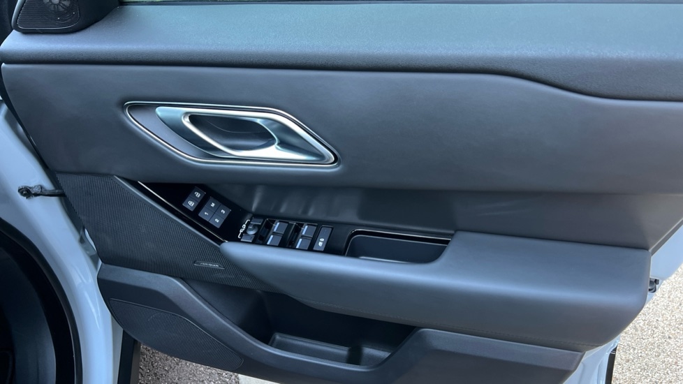 Used Land Rover Range Rover Velar 2024 for sale - 76874079: Photo 34