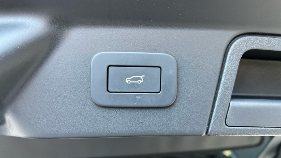 Used Land Rover Range Rover Velar 2024 for sale - 76874079: Photo 58