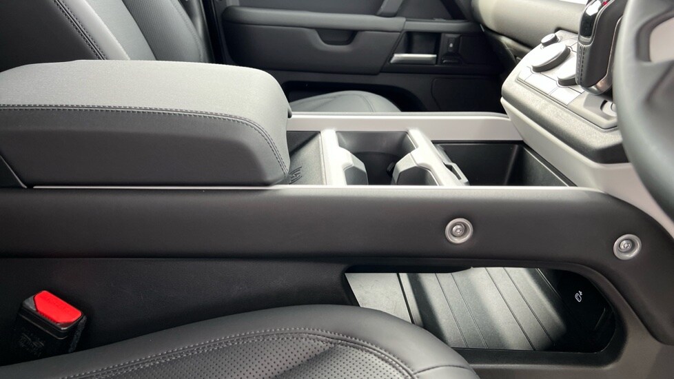 Used Land Rover Defender 2025 for sale - 76870535: Photo 21