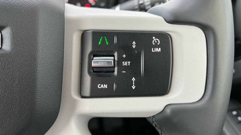 Used Land Rover Defender 2025 for sale - 76870535: Photo 37