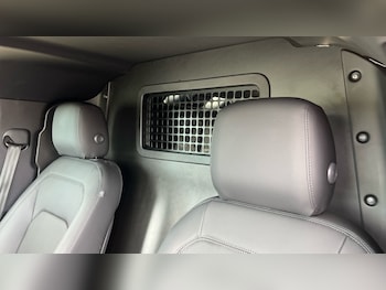 Used Land Rover Defender 2025 for sale - 76870535: Photo