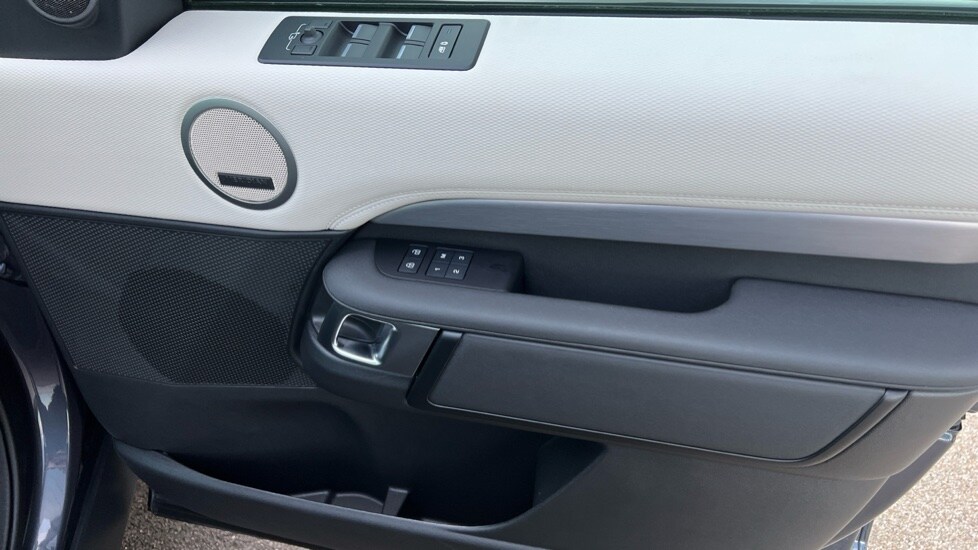 Used Land Rover Discovery 2023 for sale - 77067927: Photo 34