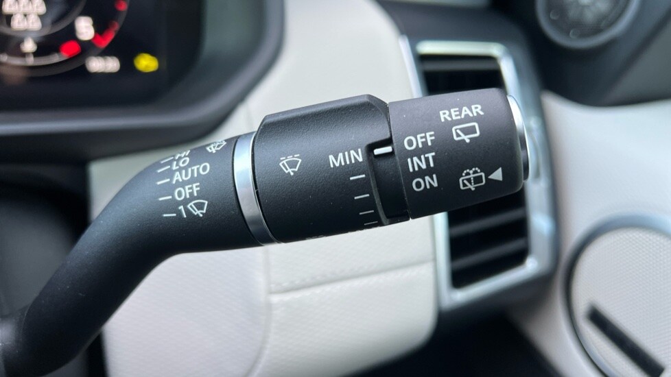 Used Land Rover Discovery 2023 for sale - 77067927: Photo 40