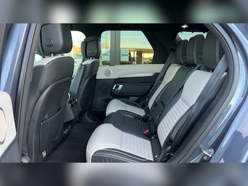 Used Land Rover Discovery 2023 for sale - 77067927: Photo