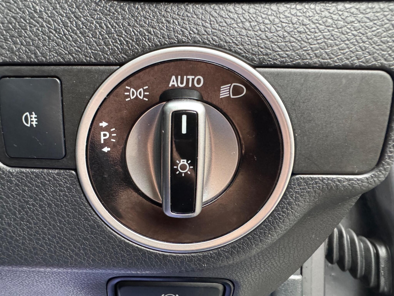 Used Mercedes-Benz CLA 2017 for sale - 76656335: Photo 17