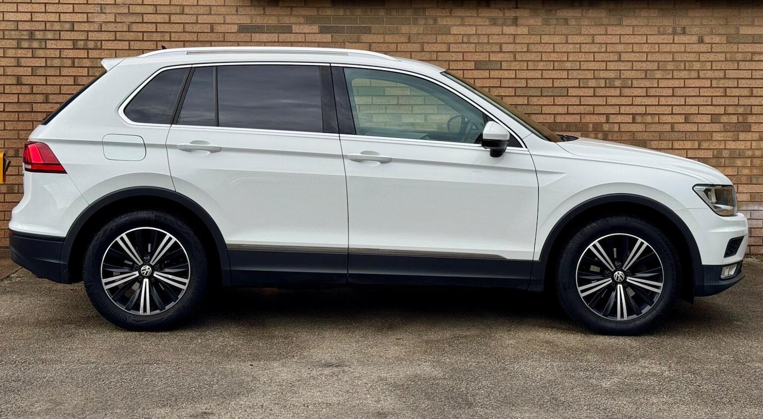 Used Volkswagen Tiguan 2017 for sale - 76725627: Photo 10