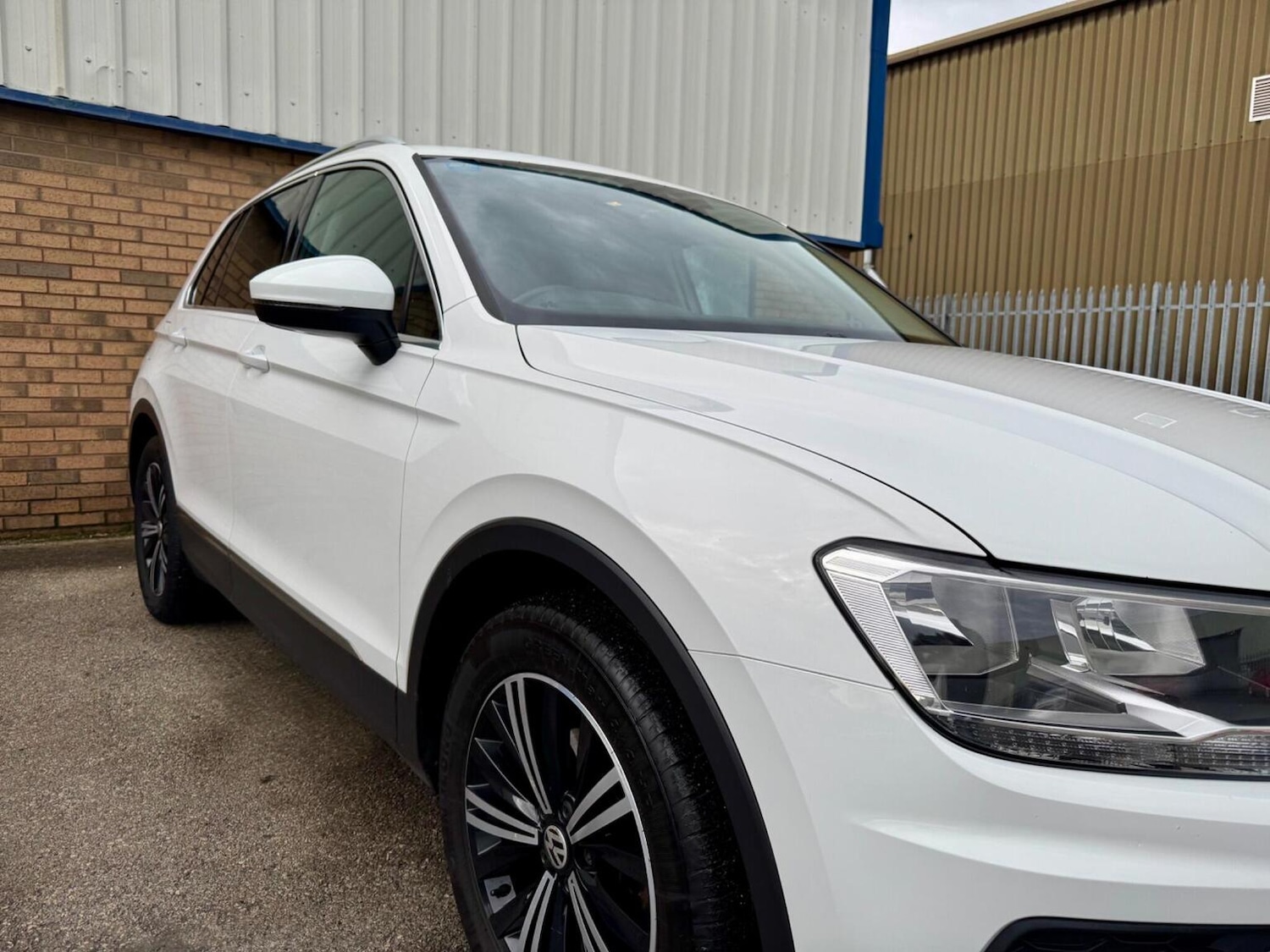 Used Volkswagen Tiguan 2017 for sale - 76725627: Photo 6