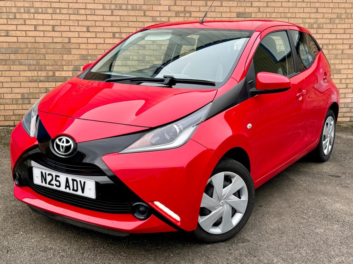 Used Toyota AYGO 2017 for sale - 76793719: Photo 4