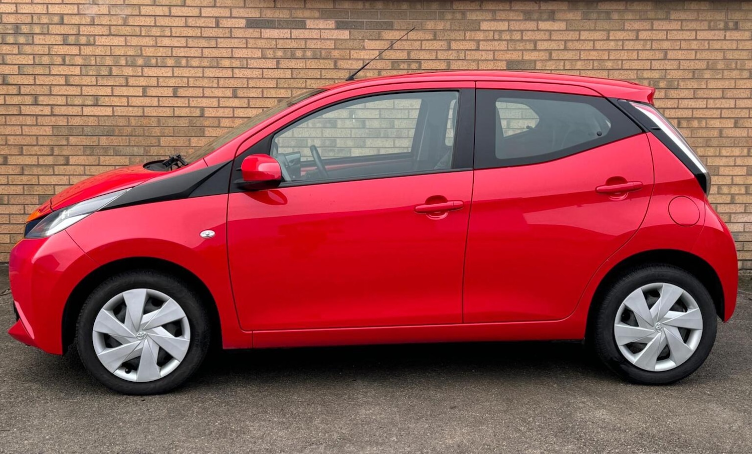 Used Toyota AYGO 2017 for sale - 76793719: Photo 6