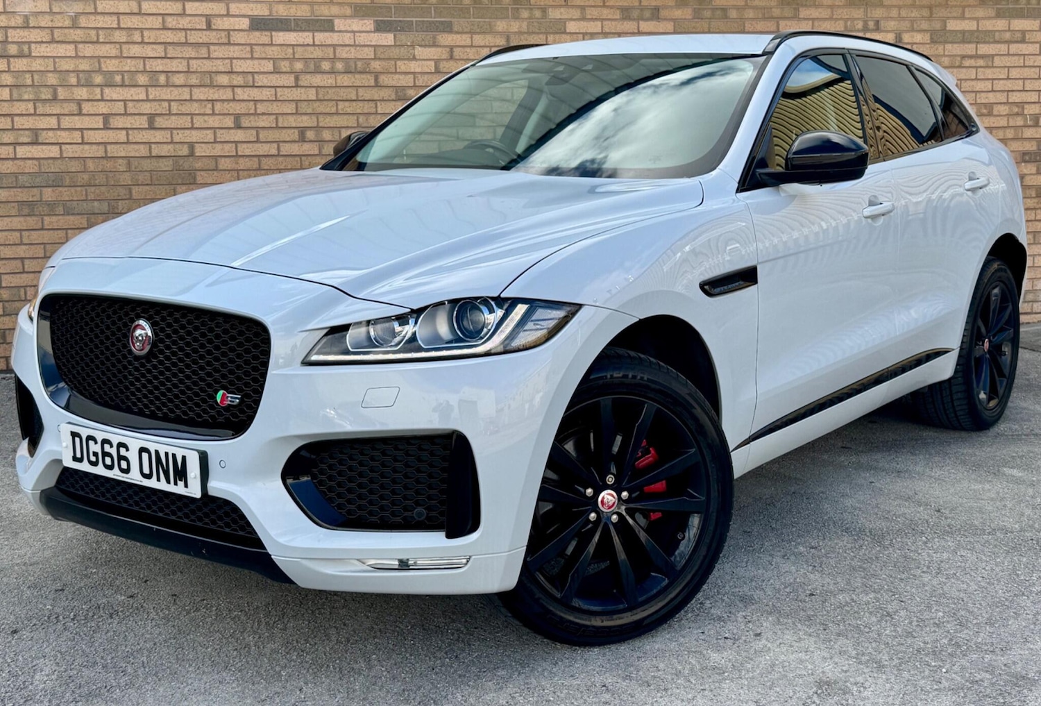 Used Jaguar F-Pace 2016 for sale - 76656379: Photo 1