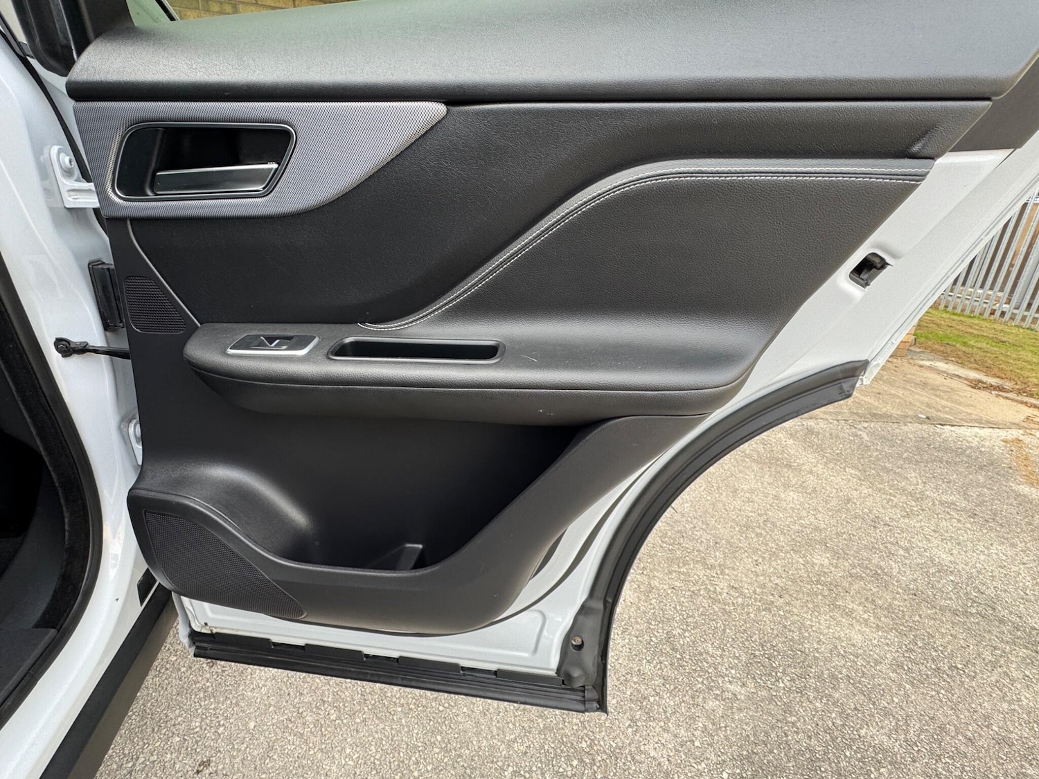 Used Jaguar F-Pace 2016 for sale - 76656379: Photo 24