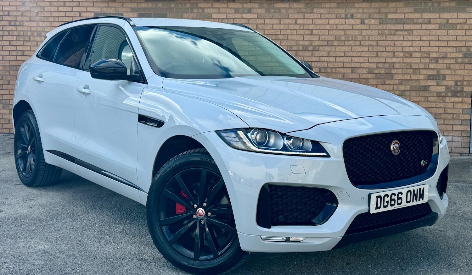 Used Jaguar F-Pace 2016 for sale - 76656379: Photo 3