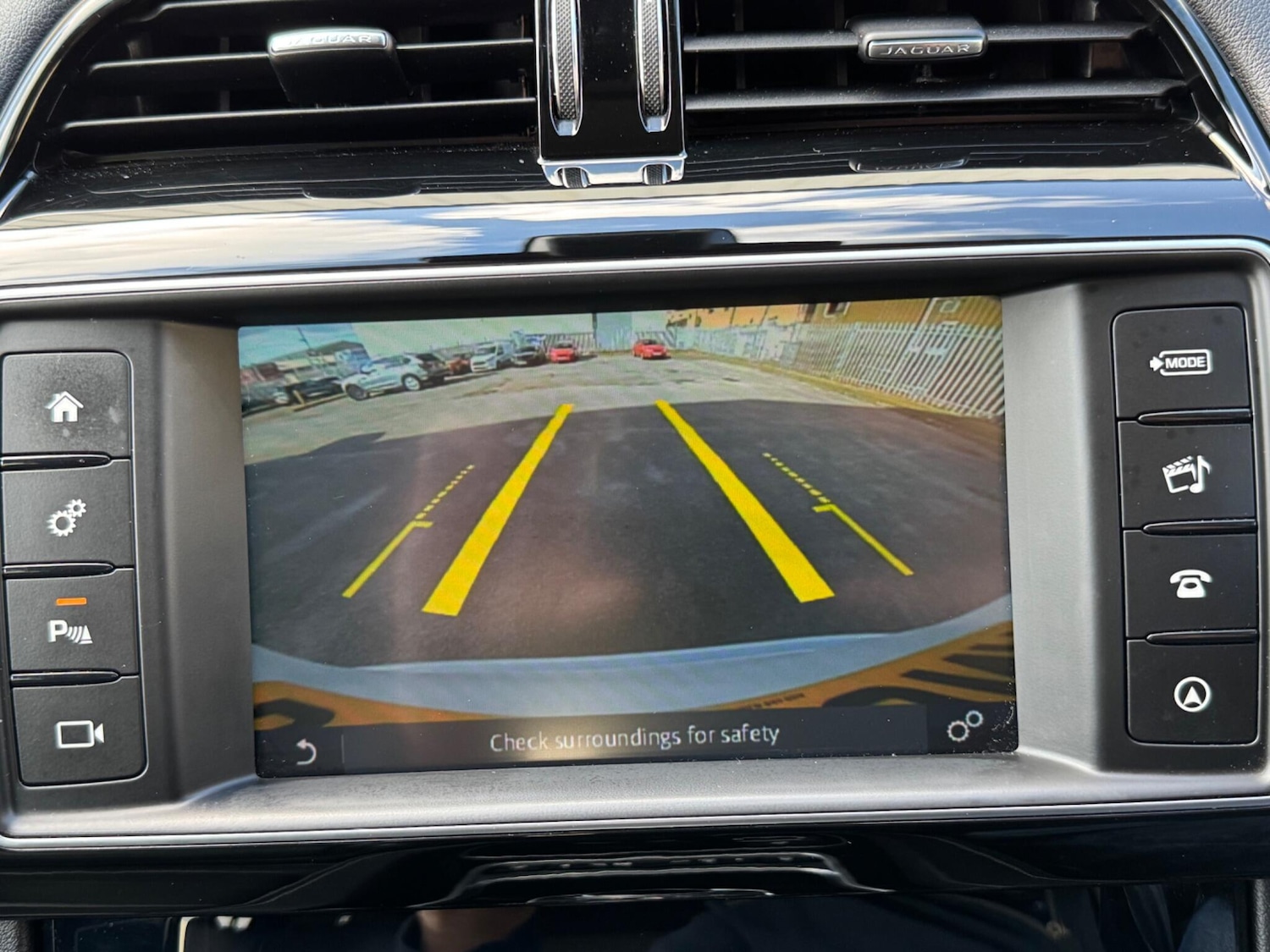 Used Jaguar F-Pace 2016 for sale - 76656379: Photo 32