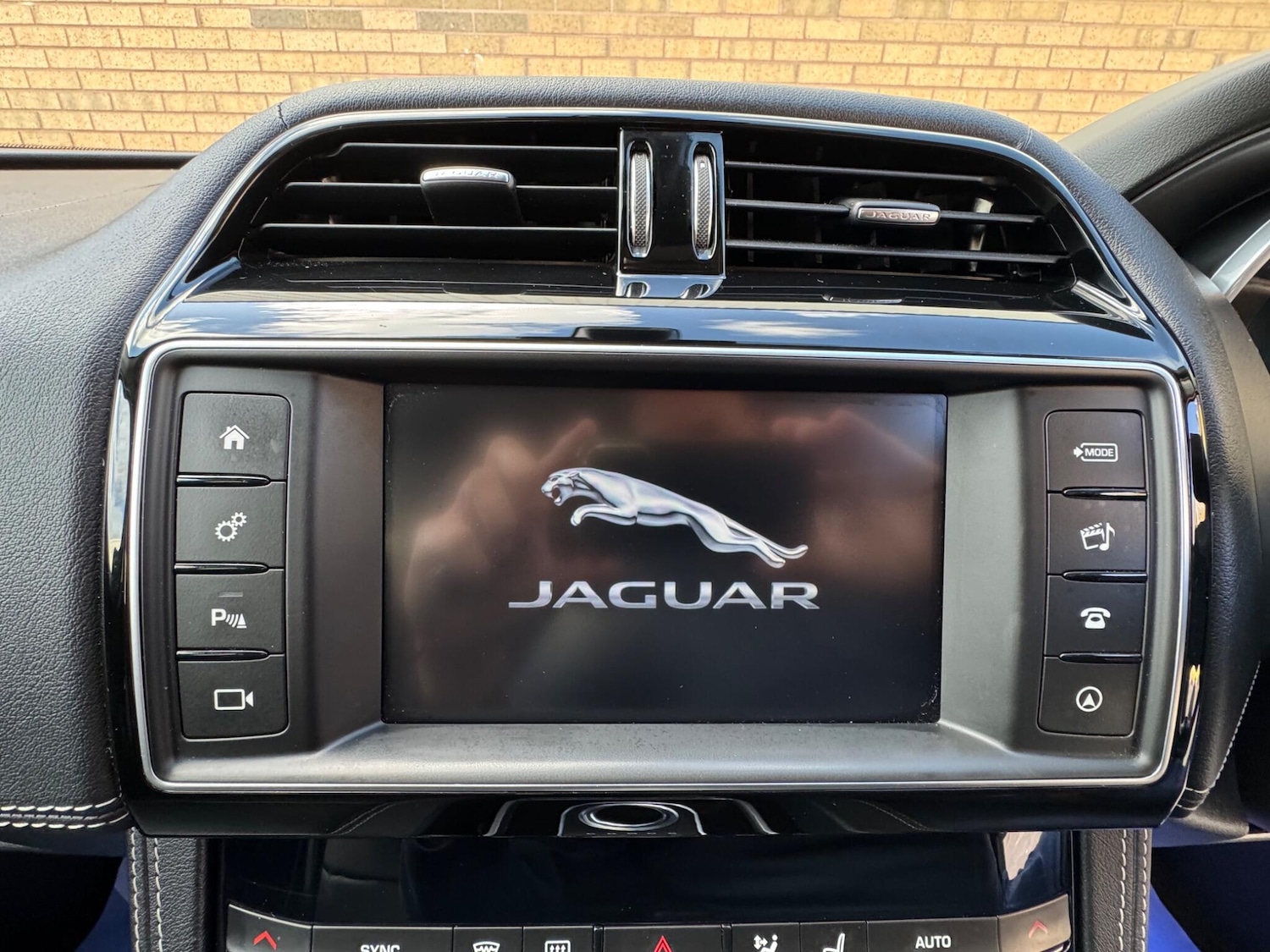 Used Jaguar F-Pace 2016 for sale - 76656379: Photo 34