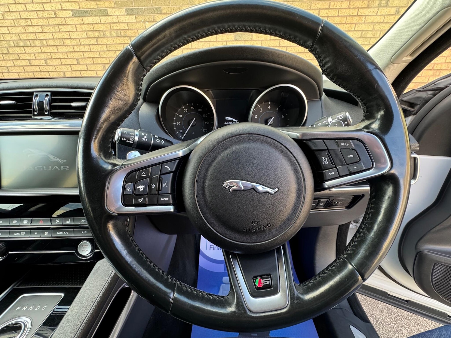 Used Jaguar F-Pace 2016 for sale - 76656379: Photo 40