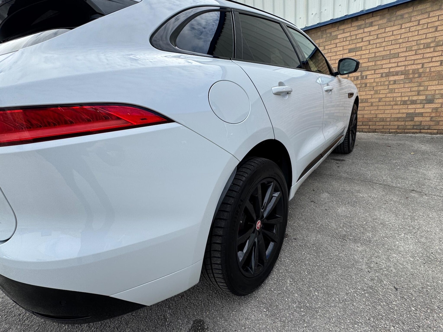 Used Jaguar F-Pace 2016 for sale - 76656379: Photo 8
