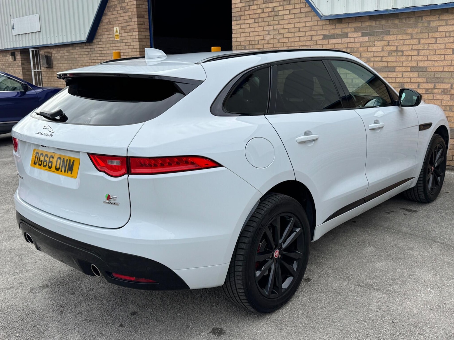 Used Jaguar F-Pace 2016 for sale - 76656379: Photo 9