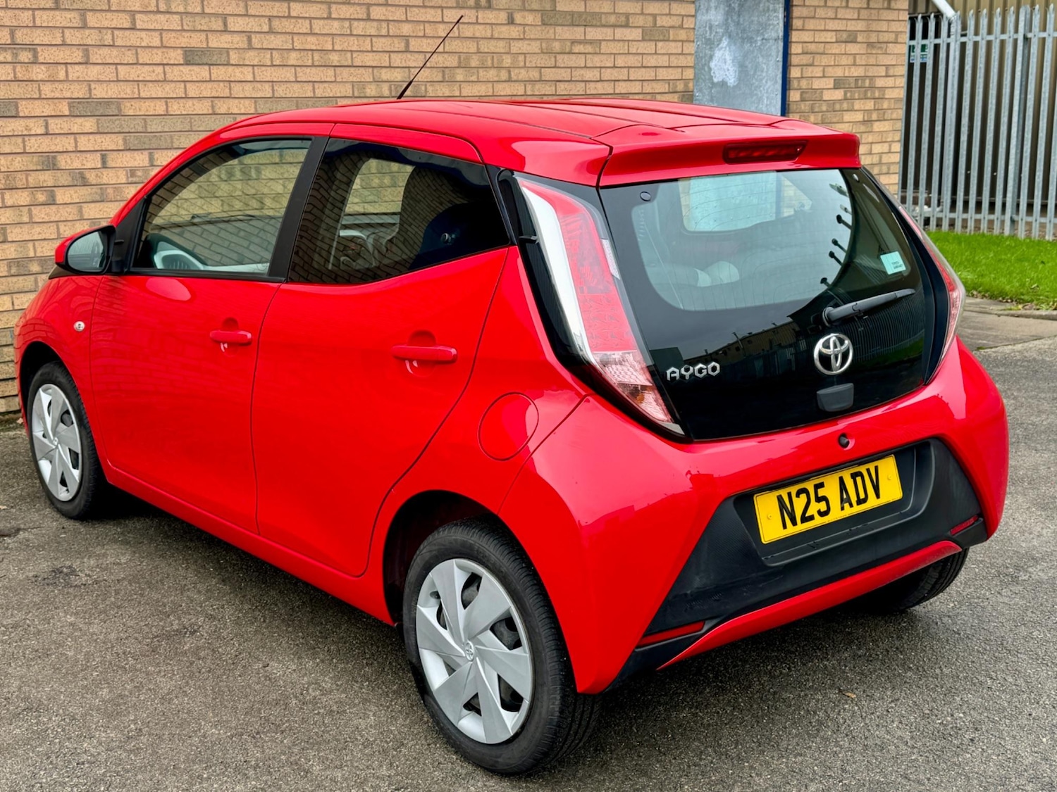 Used Toyota AYGO 2017 for sale - 76656313: Photo 5