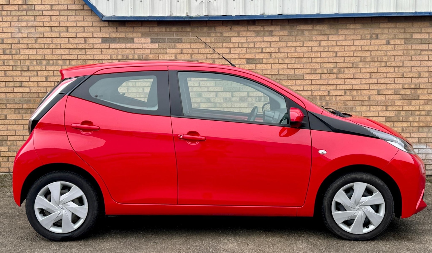 Used Toyota AYGO 2017 for sale - 76656313: Photo 8