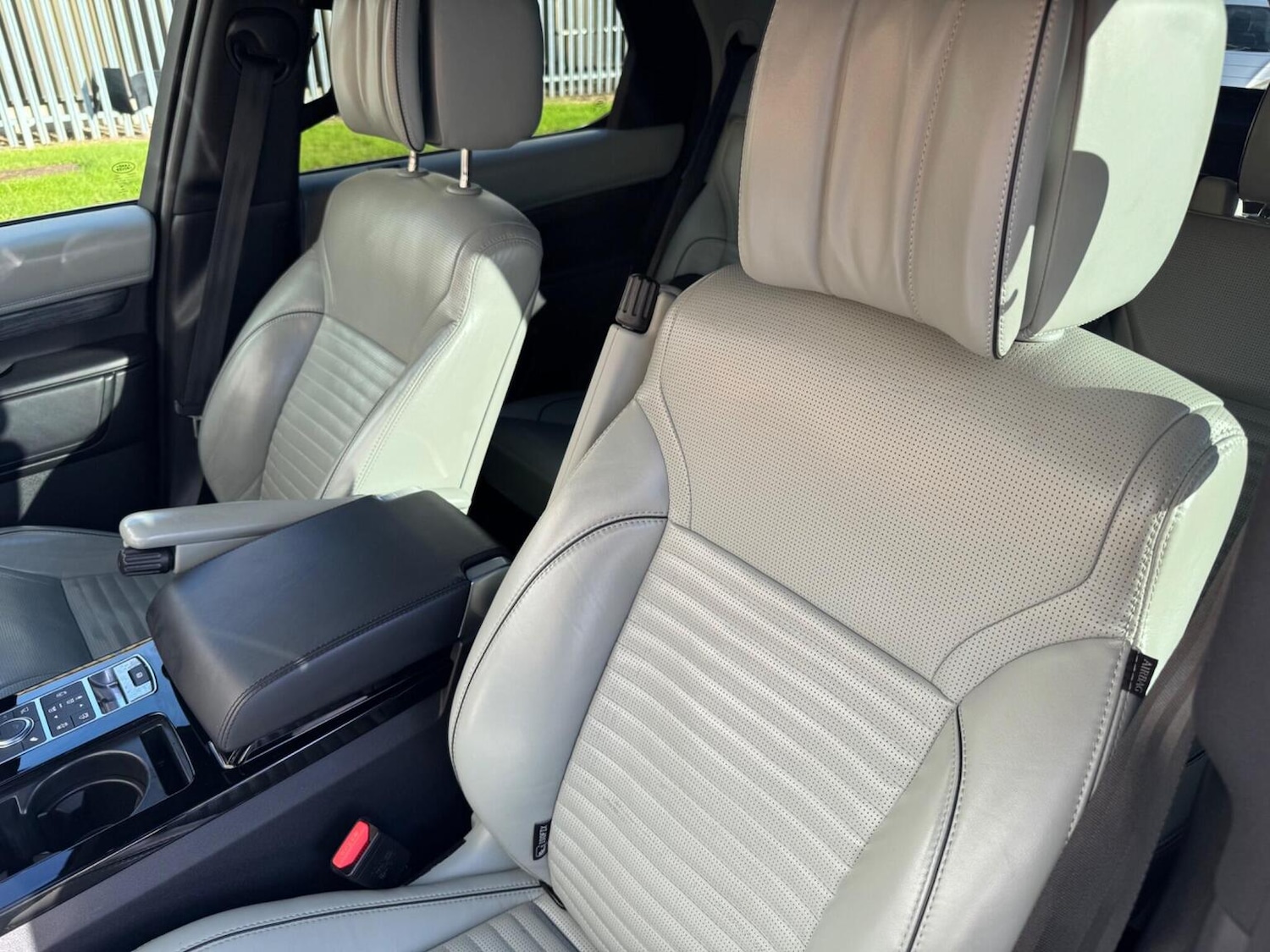 Used Land Rover Discovery 2020 for sale - 76769566: Photo 50